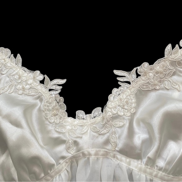 Beautiful Bridal chemise and Robe Set White Lace Beaded Size Medium NWOT - Picture 7 of 11